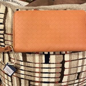 Universal Thread Woven Wallet in Peach